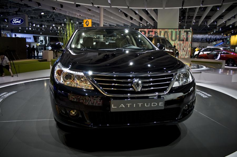  Renault Latitude 2011 года  (фото 10 из 40)